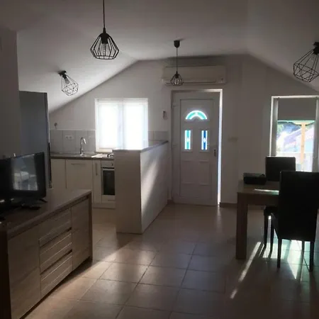 Krila - Cozy And Seaview Apartment